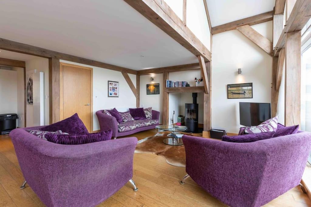 Otters Holt Villa Somerford Keynes Ngoại thất bức ảnh