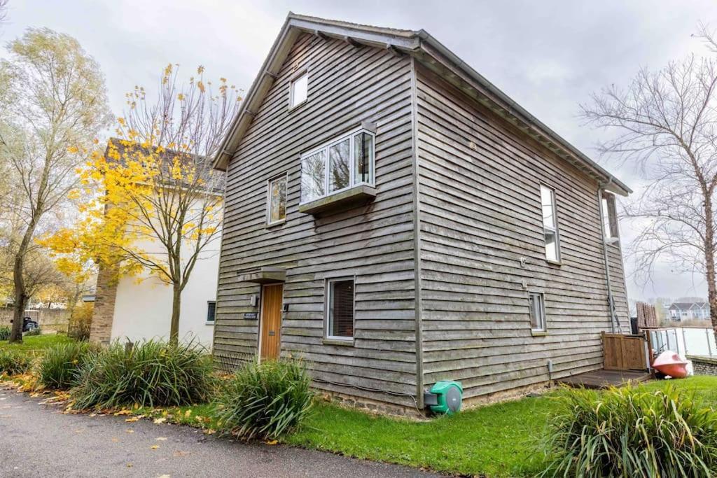 Otters Holt Villa Somerford Keynes Ngoại thất bức ảnh