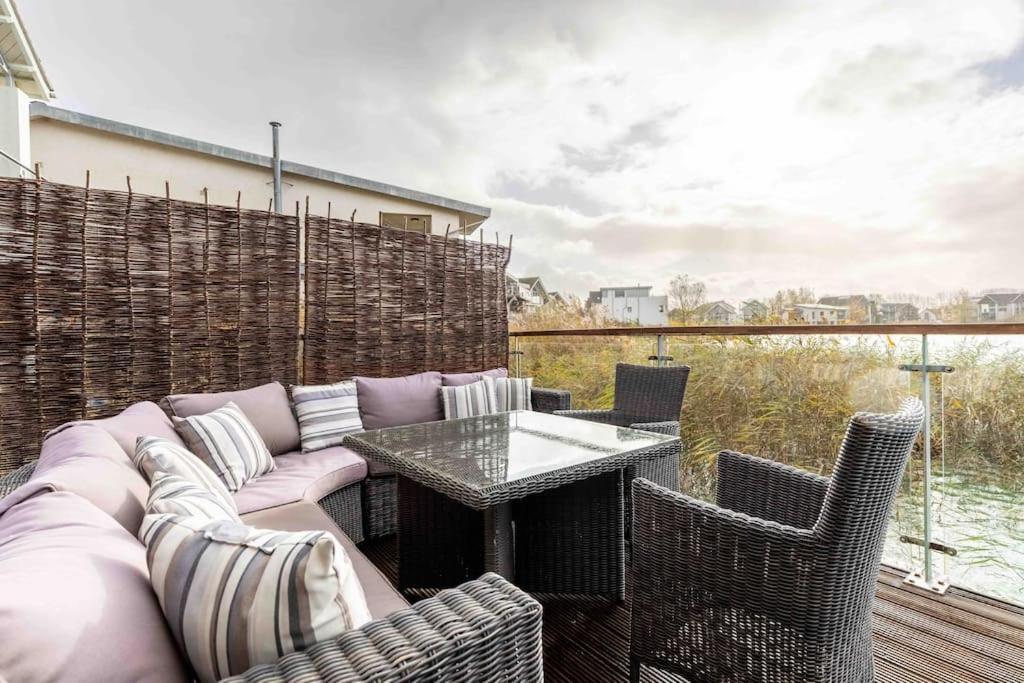 Otters Holt Villa Somerford Keynes Ngoại thất bức ảnh
