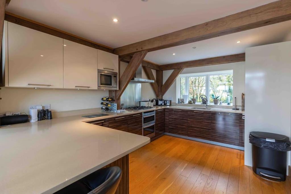 Otters Holt Villa Somerford Keynes Ngoại thất bức ảnh